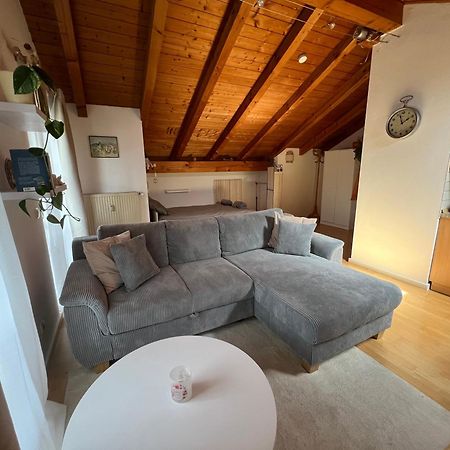 Gemuetliche Dachgeschosswohnung Mit Balkon Ainring Εξωτερικό φωτογραφία